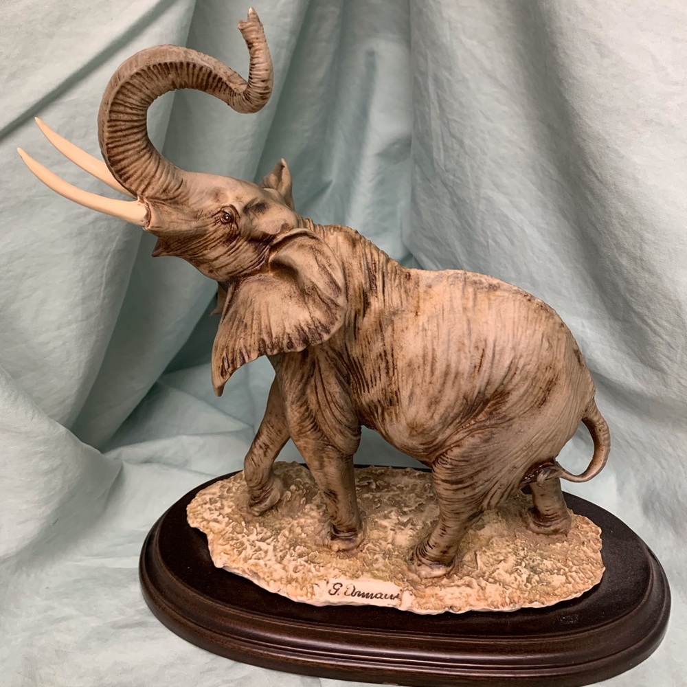 Capodimonte - Giuseppe Armani elephant